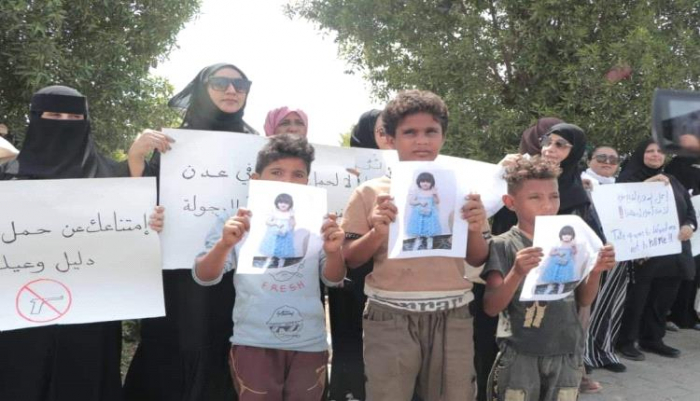 بعد مقتل طفلتين.. وقفة احتجاجية للمطالبة بمنع حمل السلاح في عدن