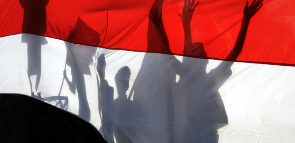 رفض الحوثيين و"الانتقالي" رفع علم اليمن… انعكاس لأزمة الهوية الوطنية