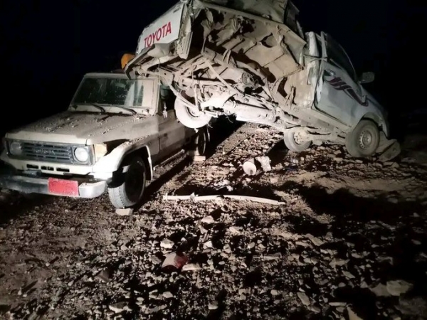 إصابة ثلاث نساء وتضرر سيارتين بانفجار لغم من مخلفات الحرب بالبيضاء