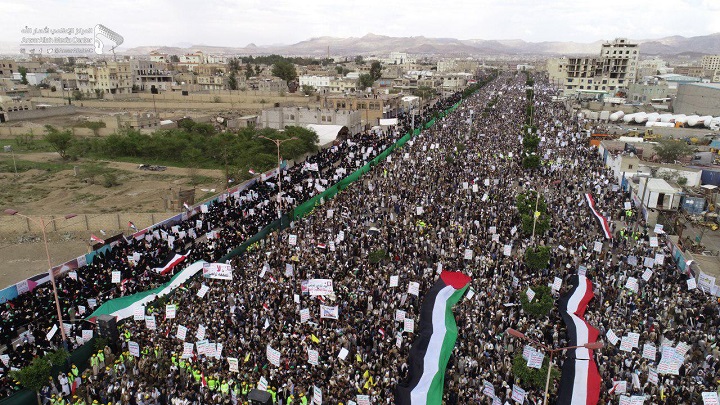 رسائل ودلالات جديدة .. ساحات المناصرة لغزة تحتشد بزخم غير مسبو في اليمن