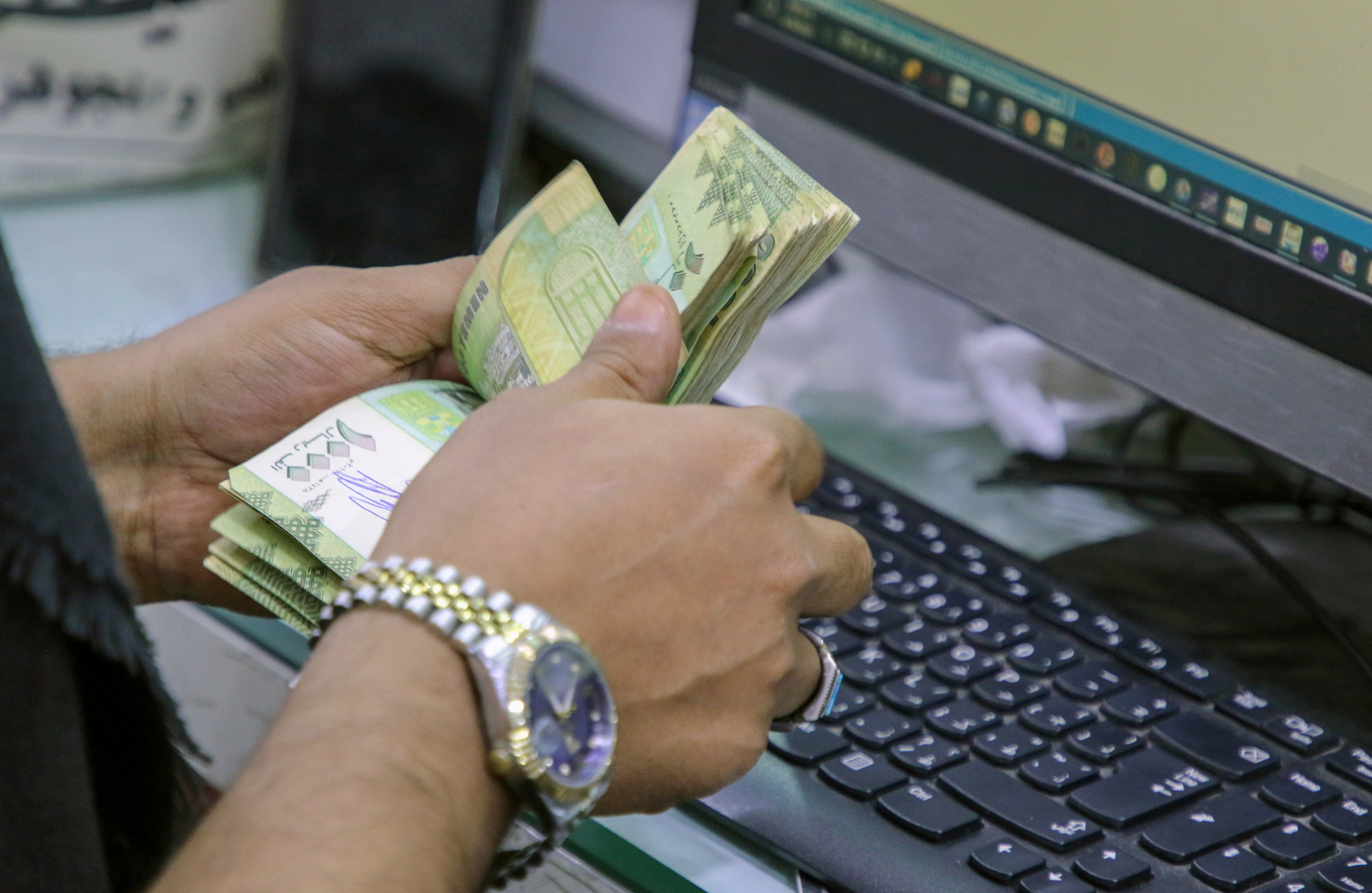 آخر تحديث لأسعار صرف العملات في عدن وصنعاء اليوم الخميس.. تراجع جديد