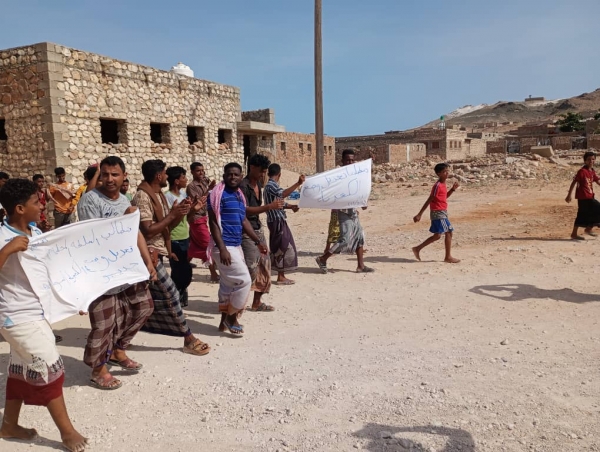 مظاهرات واحتجاجات في سقطرى تنديدا بتردي خدمة الكهرباء وتلاعب شركة "دكسم باور"