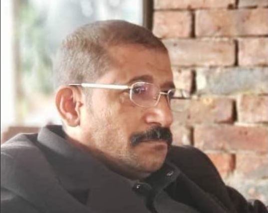 صنعاء.. إصابة أمين عام نقابة الصحفيين ونجله ومقتل أحد أقاربه في اشتباكات مسلحة