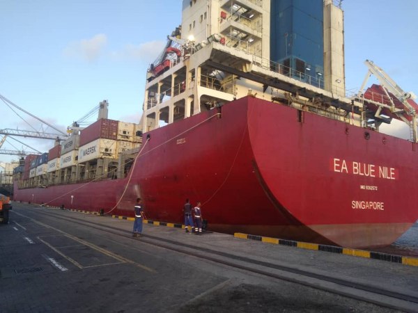 وصول أول سفينة حاويات إلى ميناء عدن دون إجراءات التفتيش المفروضة منذ سنين