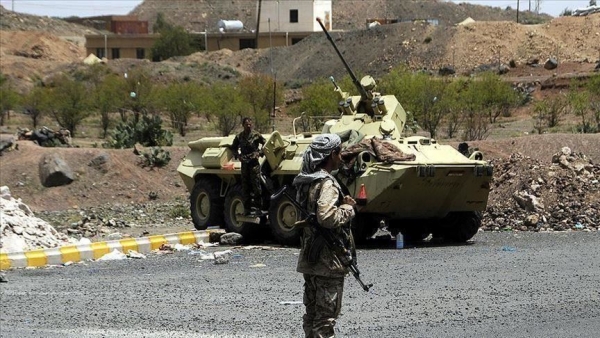 مواجهات عنيفة بين قوات الجيش والحوثيين بعدد من الجبهات شرقي محافظة تعز