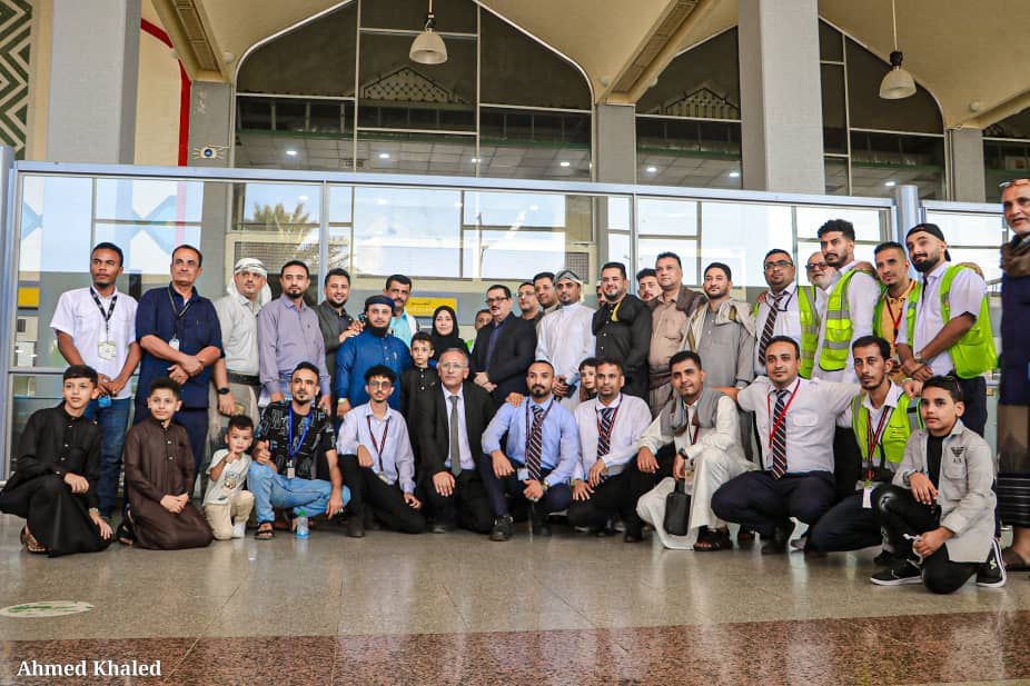 في اول ايام عيد الفطر; : رئيس مجلس إدارة الخطوط الجوية اليمنية  يتفقد مستوى الأداء الوظيفي في منطقة ومحطة عدن
