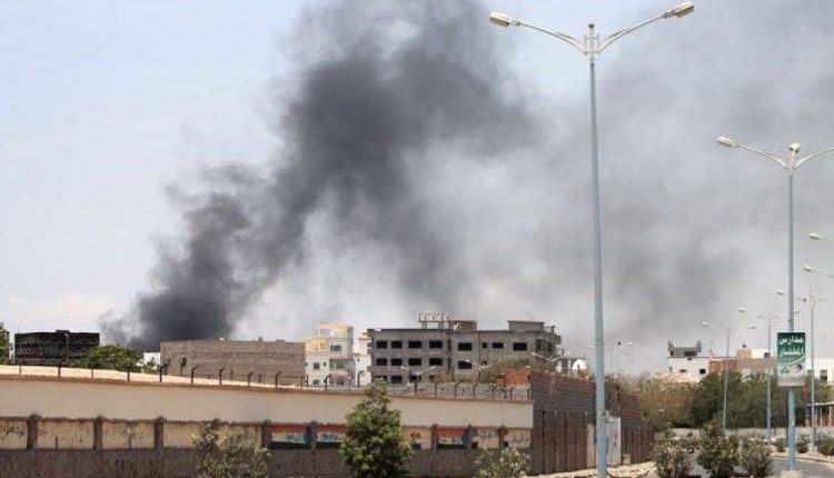 سماع دوي انفجاراتٌ جديدةٌ في معسكرَ "جبل حديد" بمدينة عدن