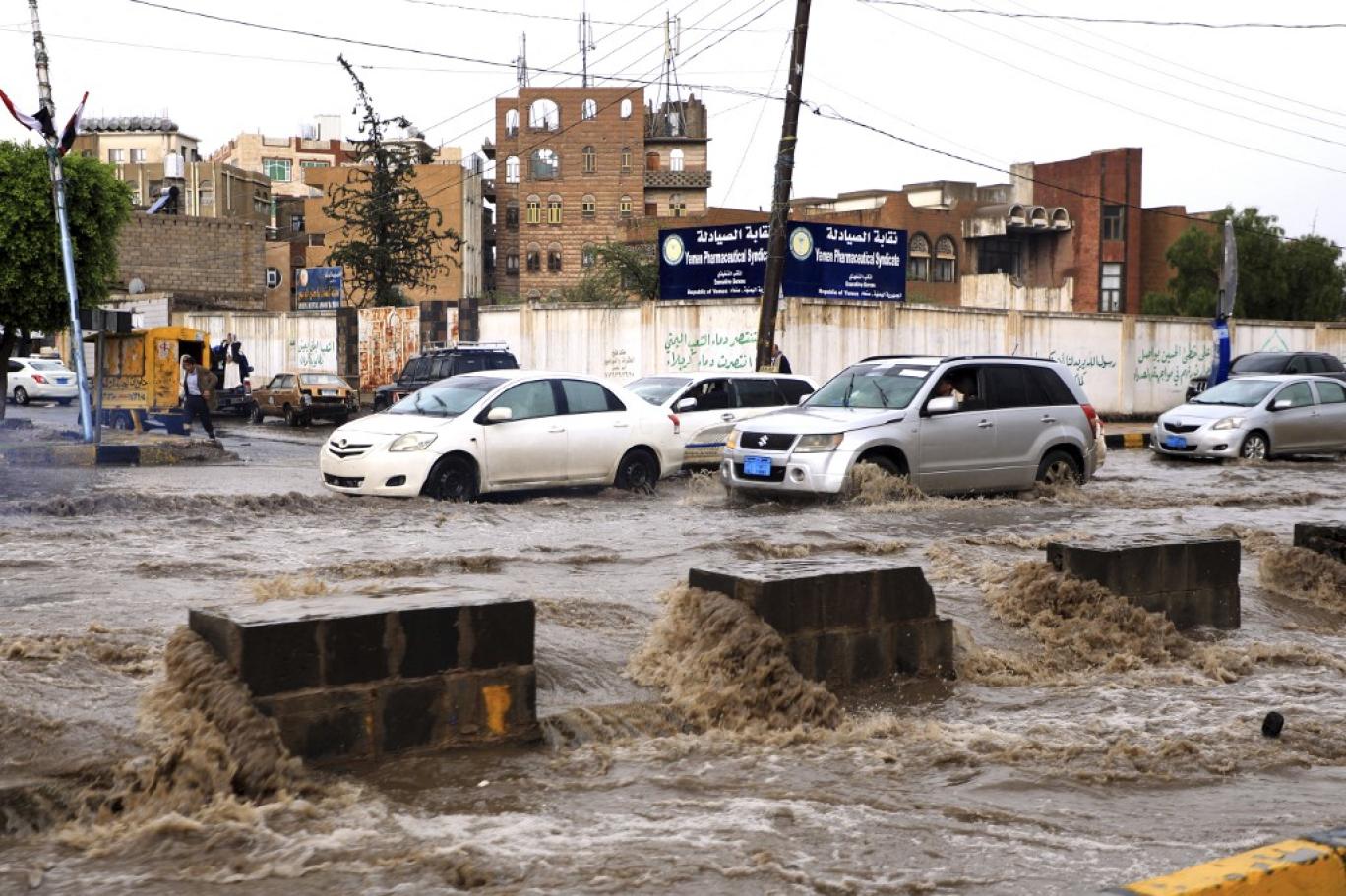 خبير طقس: محافظات يمنية على موعد مع منخفض جوي في هذا الموعد