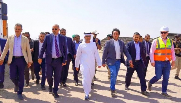 سفير أبوظبي يفتتح مشاريع في عدن رفقة قيادات الانتقالي وغياب ممثلي الجهات الحكومية
