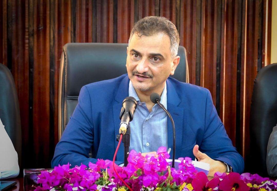 هيئة مكافحة الفساد تطالب محافظ عدن "لملس" بالإفصاح عن مصير سبعة ملايين دولار