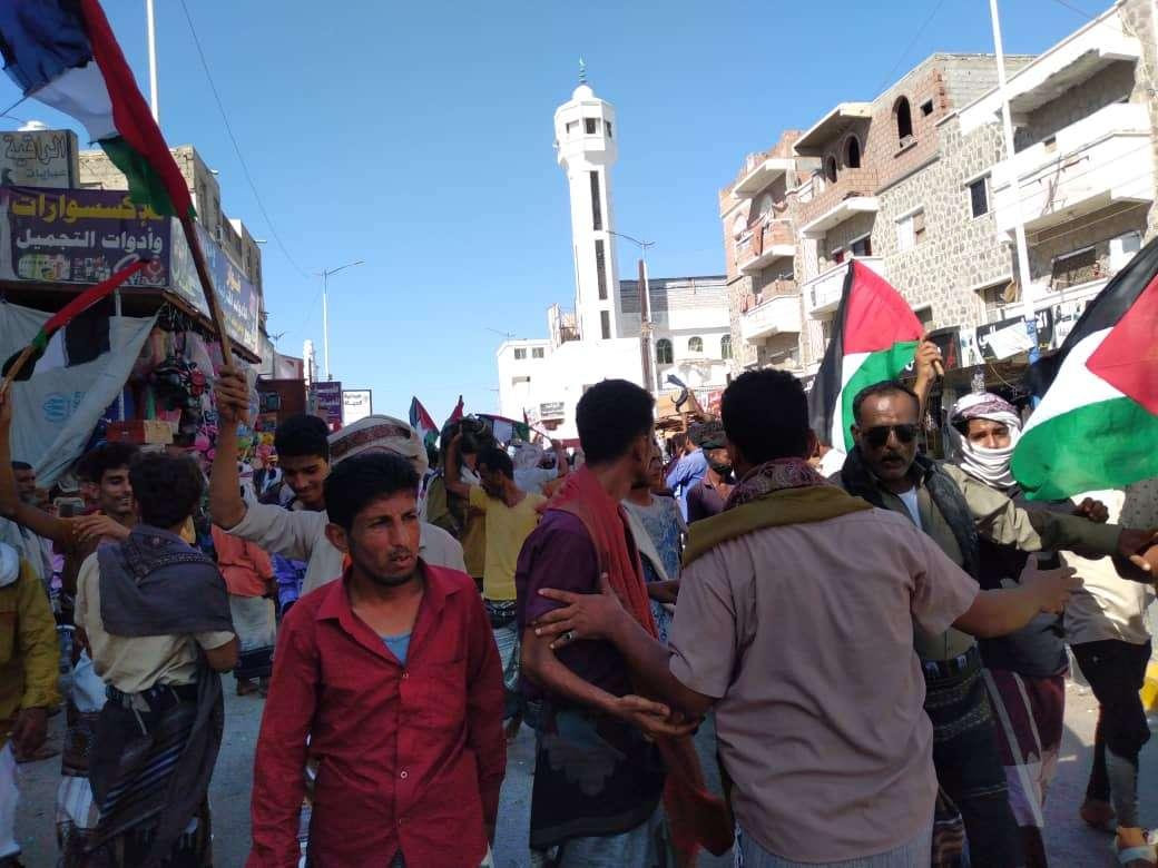 مظاهرة حاشدة في أبين تضامنا مع غزة وتنديدا بجرائم الاحتلال الإسرائيلي