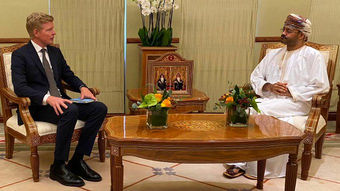 مسقط: وزير خارجية عمان والمبعوث الأممي يبحثان جهود السلام في اليمن