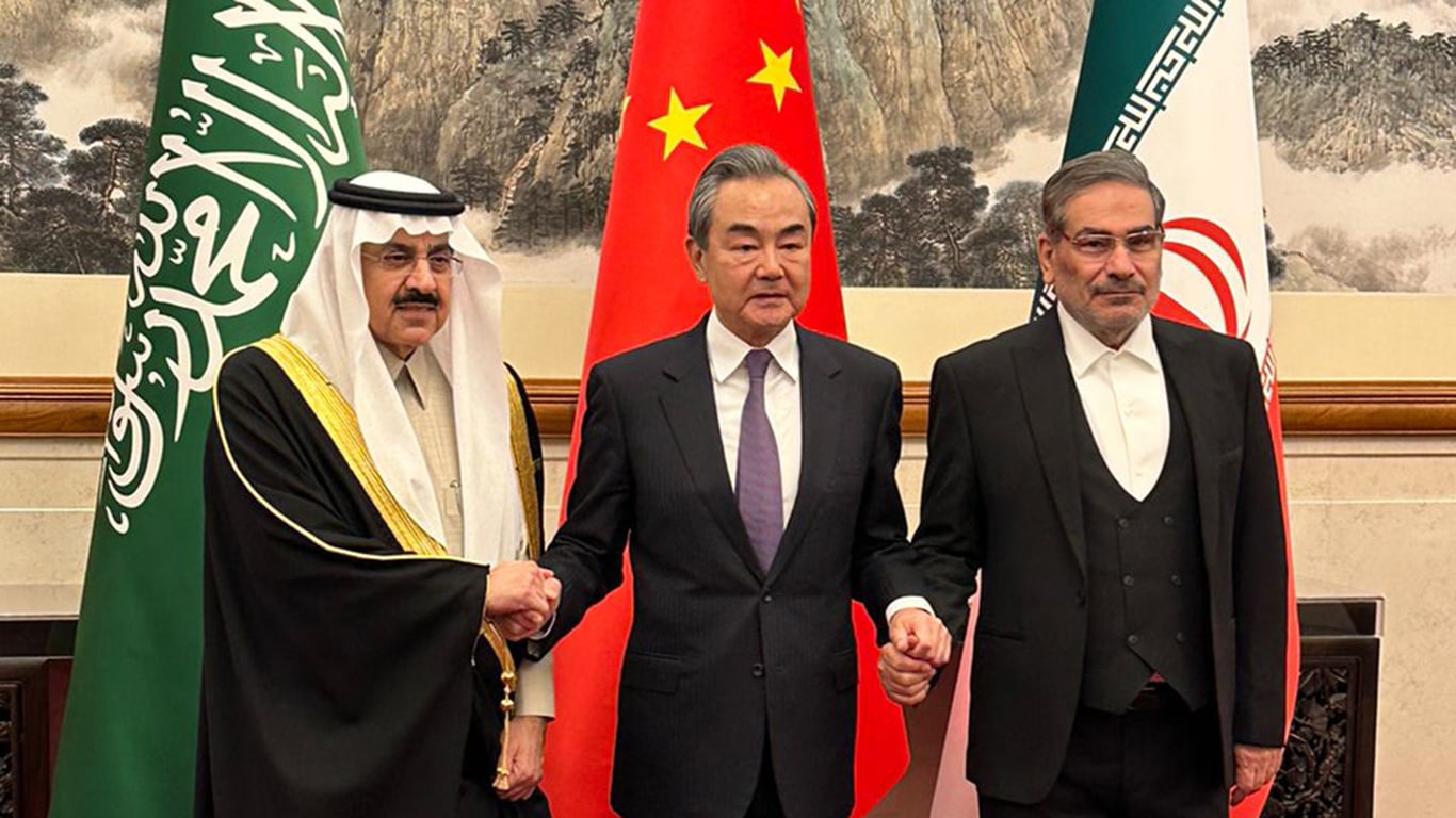 كاتب سعودي: كان لأمريكا دور مهم في الاتفاق "الصيني" بين السعودية وإيران