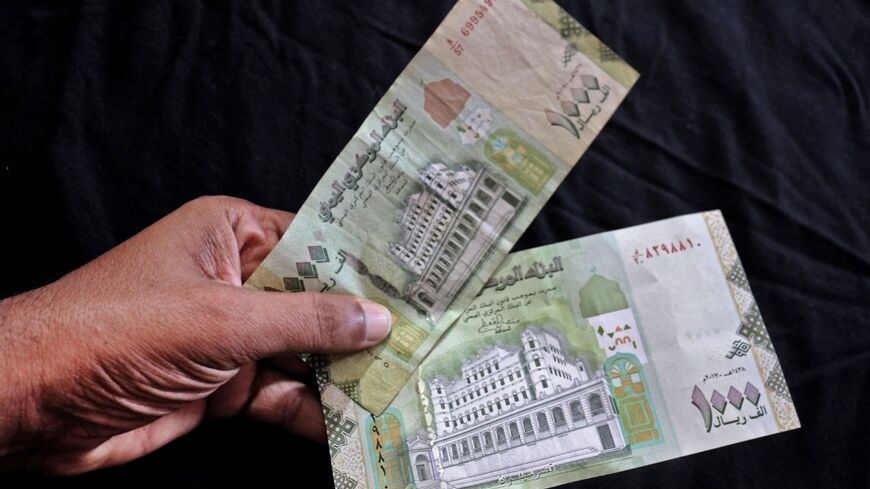 سعر صرف جديد للريال اليمني خلال تعاملات اليوم الاثنين في صنعاء وعدن.. آخر تحديث
