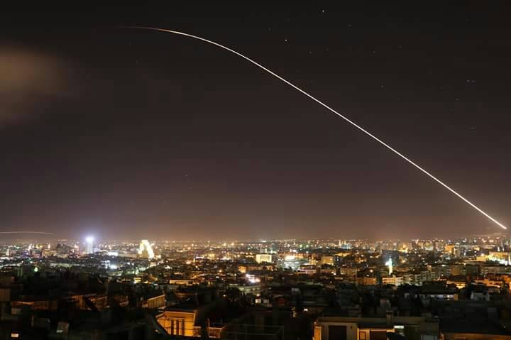 القدس: الدفاعات الجوية الإسرائيلية تعترض اول هجوم إيراني بعد عقود من العداء