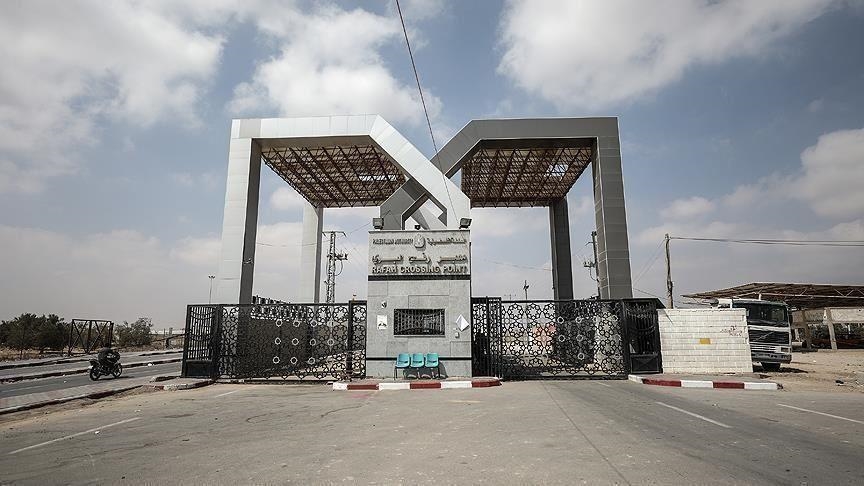 فلسطين: الجيش المصري يغلق معبر رفح مع غزة نهائياً بتركيب جدار إسمنتي