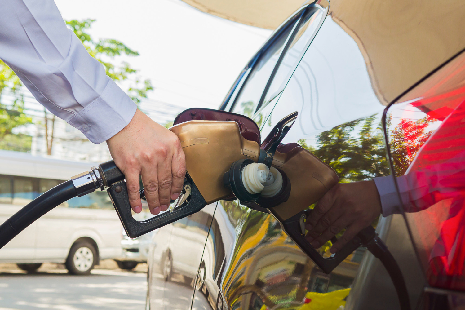 اقتصاد: زيادة مفاجئة لأسعار الوقود في اليمن