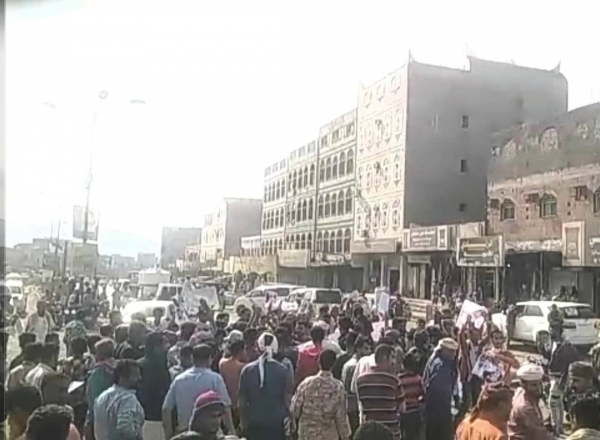 لحج.. مليشيا الانتقالي تطلق الرصاص على متظاهرين في ردفان وتختطف عددا منهم
