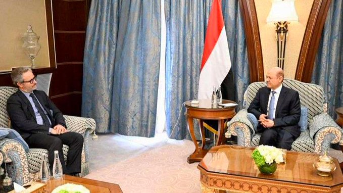 مجلس القيادة يحذّر من خطورة ابتزاز جماعة الحوثي وتجاهل انتهاكاتها