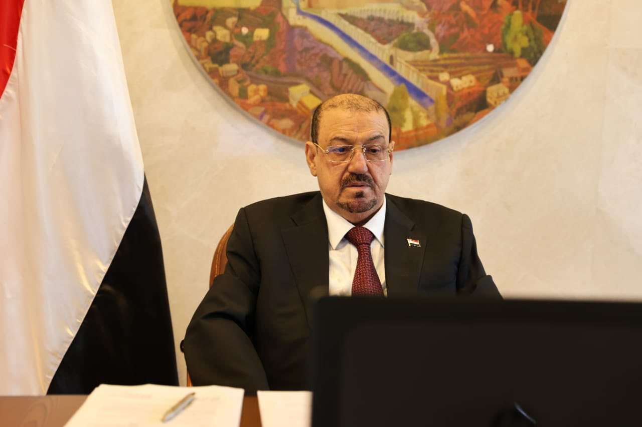 غداة اختيار امين عام مساعد جديد.. سلطان البركاني يسخر من قيادات الجناح الموالي للحوثيين في حزب المؤتمر