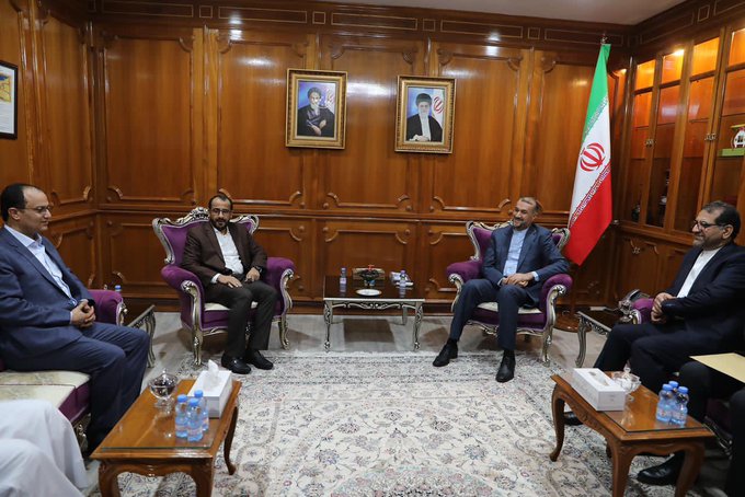 وزير الخارجية الإيراني يلتقي وفد صنعاء المفاوض في مسقط