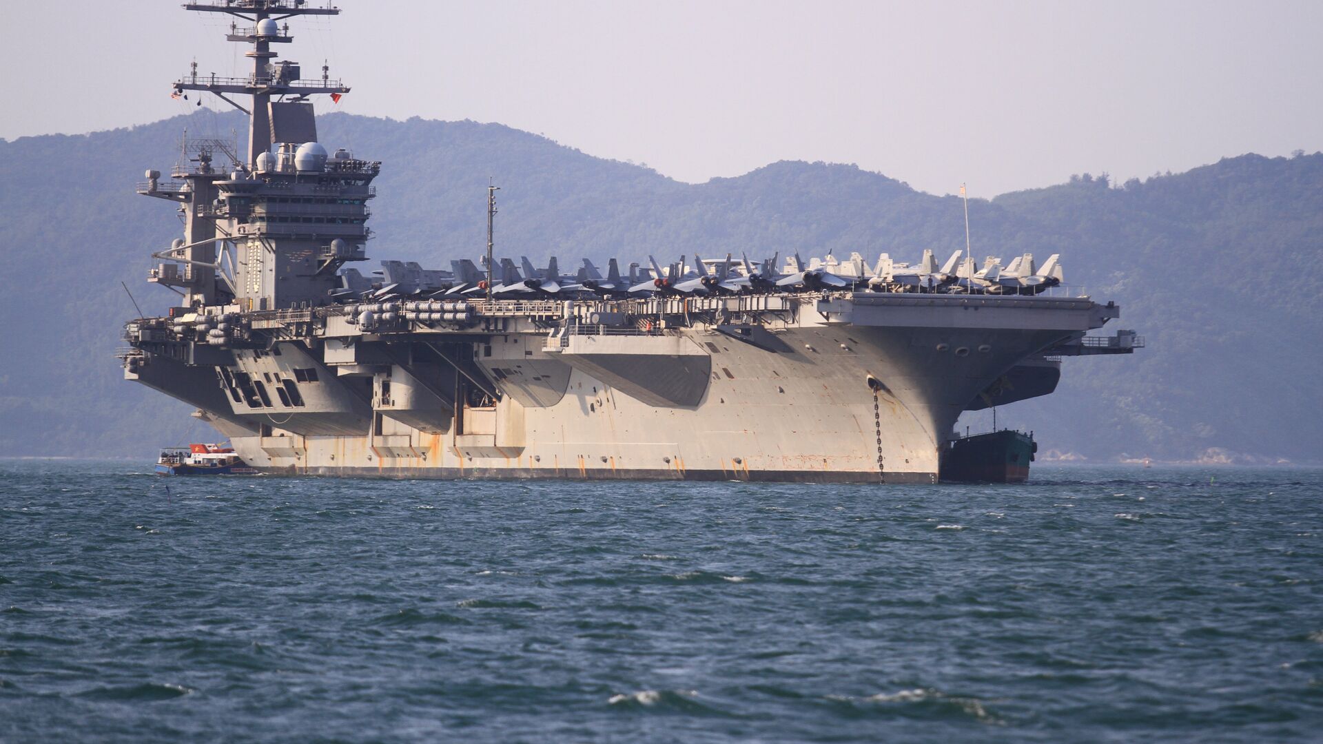 البحرية الأمريكية تعلن مقتل 2 من أفرادها فقدا في مداهمة لسفينة إيرانية بخليج عدن