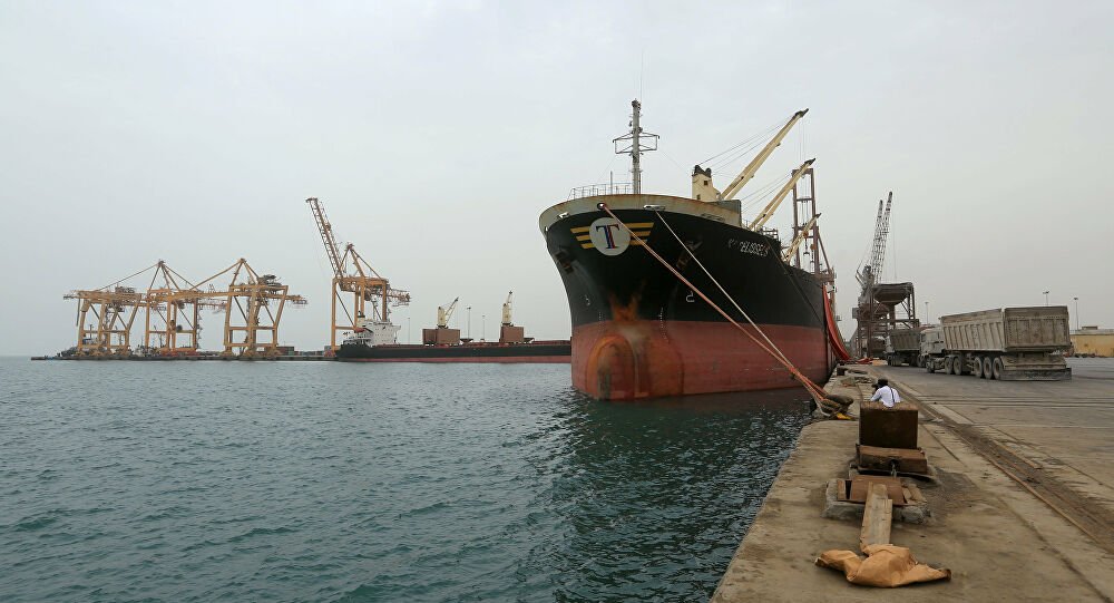 وصول المزيد من سفن البضائع والسلع إلى ميناء الحديدة خلال الساعات الماضية.. تفاصيل