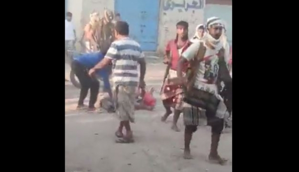 أبين.. مليشيا الانتقالي تعدم مواطنا أمام أسرته في جعار وتمثل بجثته