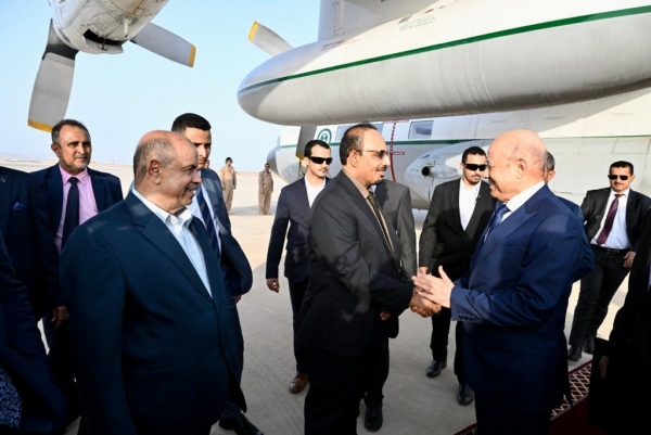 محلل سياسي يكشف عما وراء زيارة العليمي لحضرموت وتواجد الزبيدي في لندن