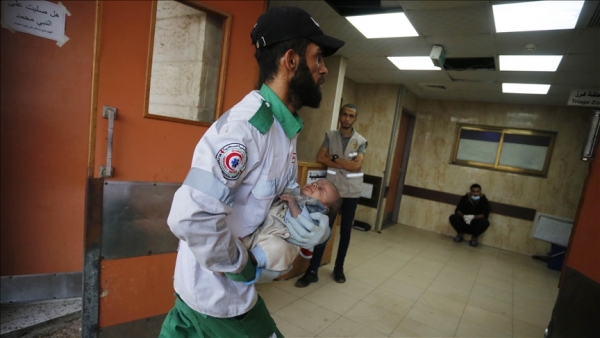 أكثر من 30 شهيدا بقصف إسرائيلي على منزل في محيط مجمع الشفاء الطبي بغزة