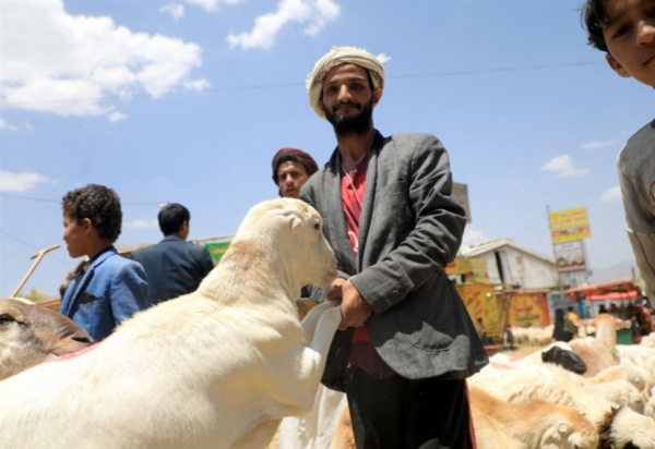 حرب اقتصادية تنغّص على اليمنيين فرحة عيد الأضحى