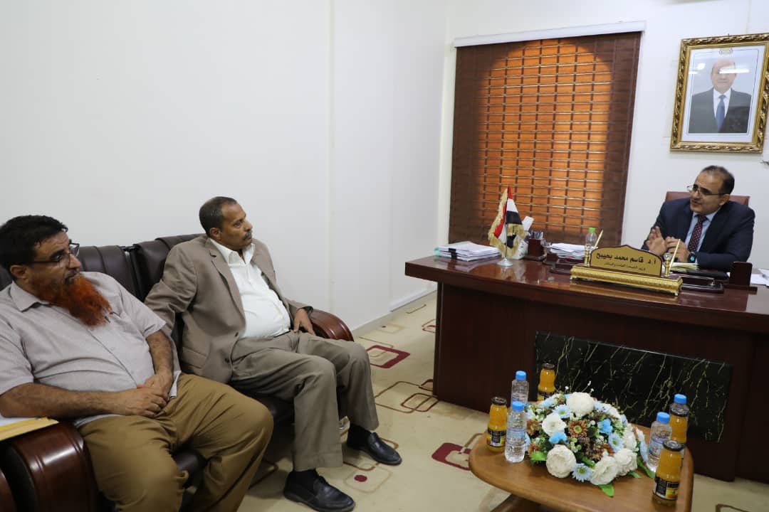 وزير الصحة يناقش الوضع الصحي في محافظة أبين مع محافظها