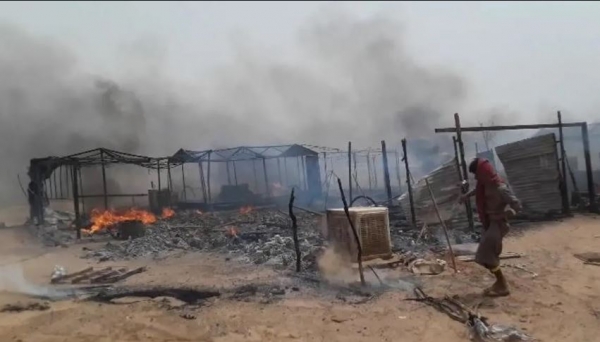 حريق جديد كبير يلتهم 70 مأوى للنازحين في محافظة مأرب