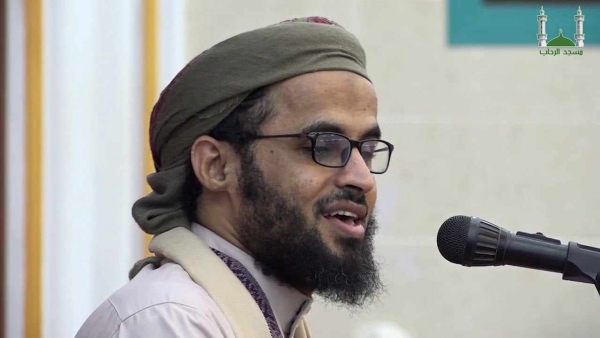قيادي بالانتقالي يقتحم مسجدا في عدن بالقوة لفرض إمام جديد وقبيلة المحاثيث تحذر من عواقب وخيمة