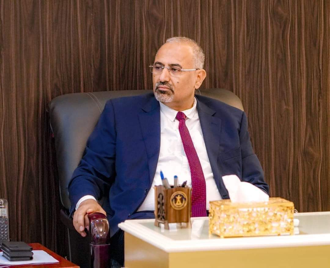 عضو سابق بالانتقالي يطالب المجلس بكشف حقيقة ما دار في الرياض مؤخراً حتى لا ينصدم الشارع