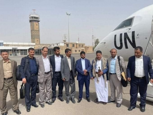 وفد الحوثيين يغادر صنعاء إلى عمان تمهيداً لاستئناف مفاوضات متعثرة حول فتح طرق تعز