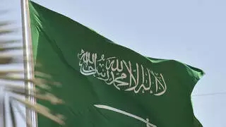ماوراء التصعيد الشعبي في شبوة والتحركات السعودية في المهرة .. :  سياسيون يكشفون الأهداف الخفية للإنسحاب المفاجئ للقوات السعودية