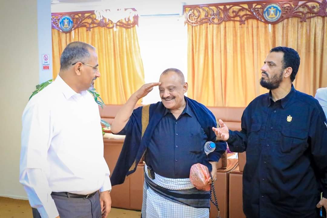 المقري يشرشح بالزبيدي  : عيدروس الزبيدي إيران تدعمنا ونقف الي جانب الحوثي ,ويحمل الجنسية الإماراتية !؟