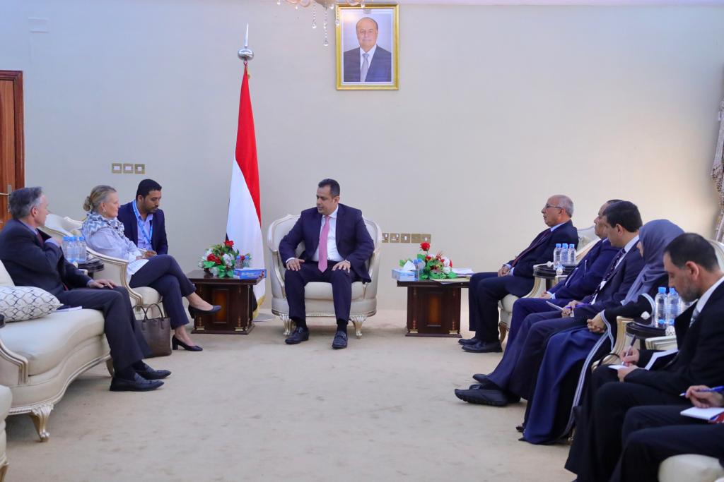 رئيس الوزراء يناقش الوضع الانساني في اليمن مع ليزا غراندي