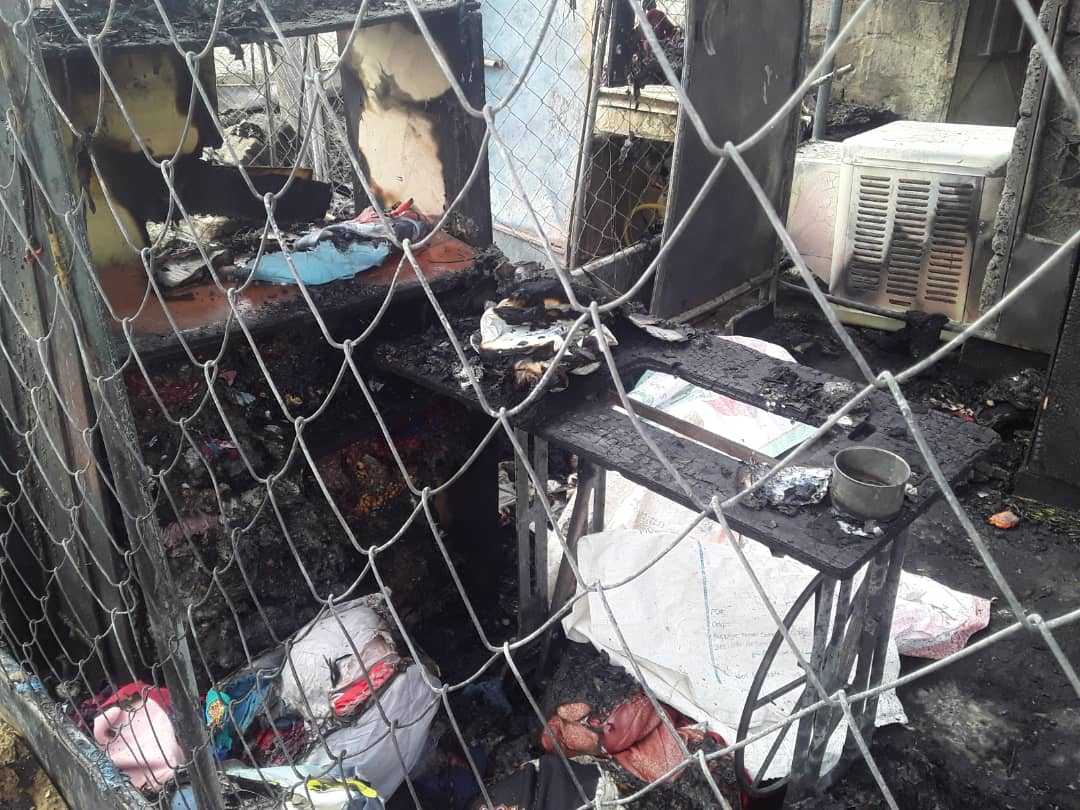وفاة سبعة مدنيين بينهم أطفال ونساء جراء اندلاع حريق في مخيم للنازحين بمأرب