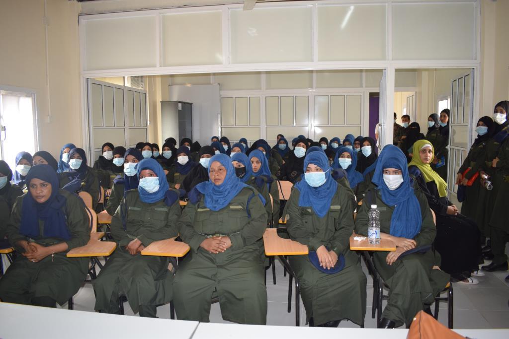 وزارة الداخلية بالتعاون مع المنظمة الدولية للاصلاح الجنائي تدرب 60 شرطية للتعامل مع قضايا النساء والأطفال بعدن ولحج وأبين  