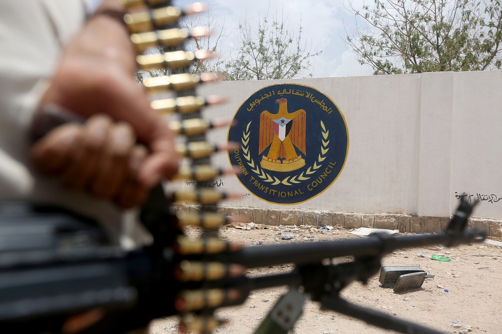 دعا الناس للدفاع عن البلد ورفض سيطرة المكونات السياسية .. : هادي : المجلس الإنتقالي ضاعت عليه البوصلة ويسير على نهج أسلافه