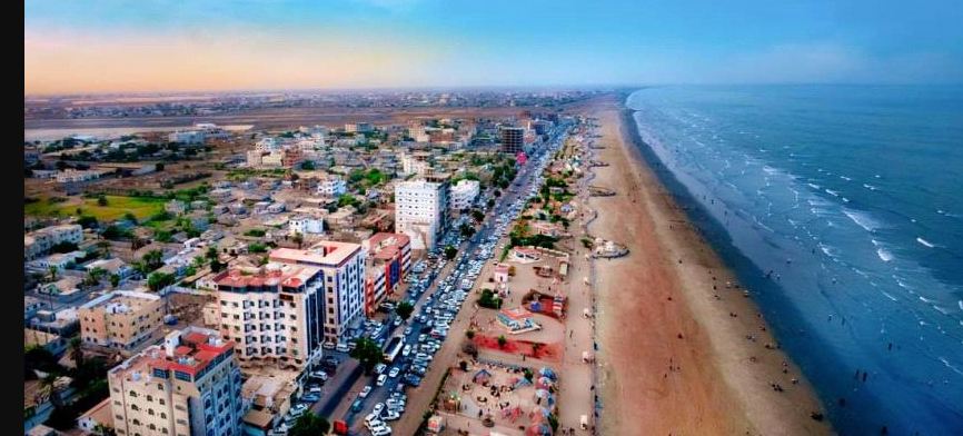 بسبب حوادث الموت المستمرة.. منع السباحة في شواطئ 5 محافظات يمنية