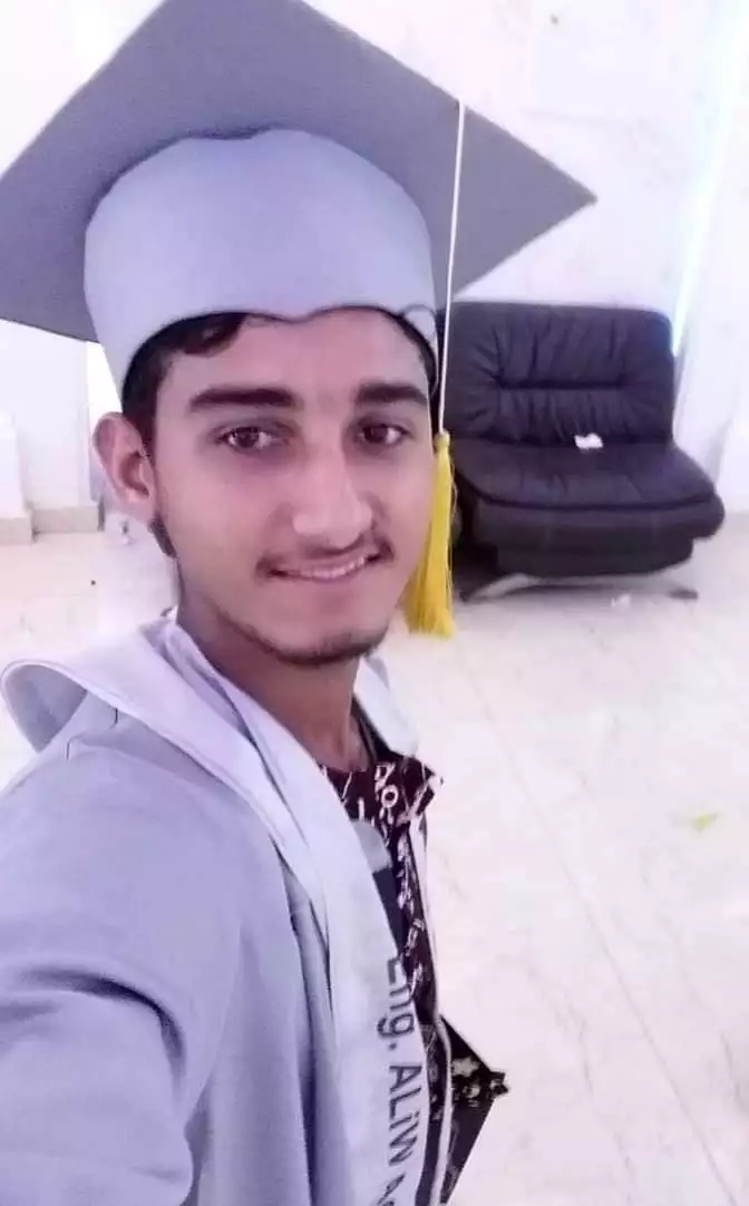 قامت بتحطيم هاتف (الحدي) وهواتف مجموعة من أصدقائه بجانب مطار عدن الدولي .. : قوات أمن الطوارئ التابعة للخيلي تعتدي بالضرب على طلاب كلية العلوم الإدارية بحامعة عدن