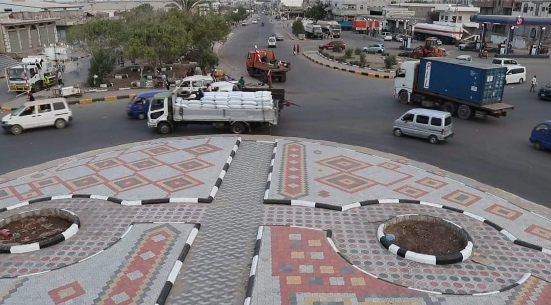 تواصل الأعمال الإنشائية بجولة الشهيد نبيل القعيطي في عدن