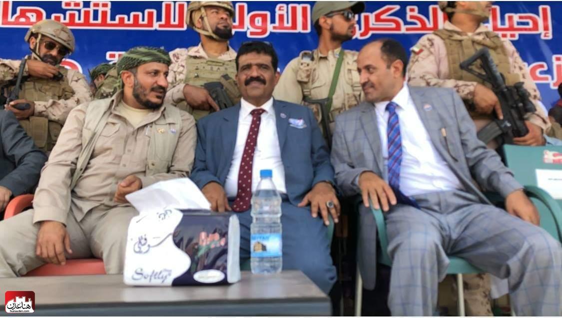 شاهد صورة : للعميد طارق محمد عبدالله صالح ..من الخوخة يحضر الذكرى الأولى لاستشهاد صالح 