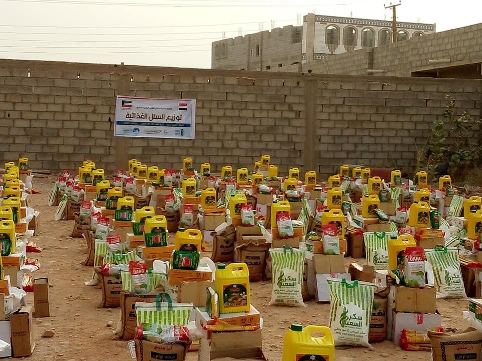 بدعم من جمعية عبدالله النوري الخيرية  : استجابة تدشن توزيع 135 سلة غذائية بمدينة عتق