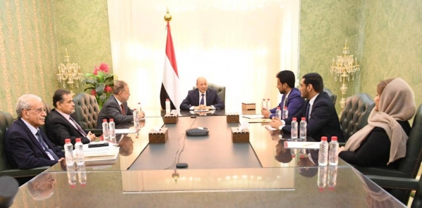 رئيس مجلس القيادة يشدد على ضرورة خلق اصطفاف وطني واسع لتلبية تطلعات اليمنيين