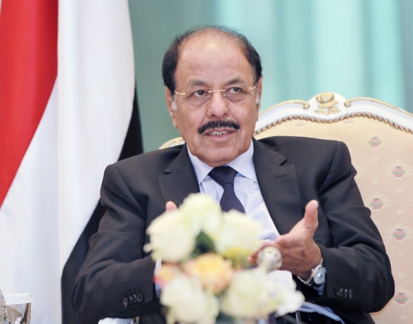 ماذا قال علي محسن الاحمر عن قرار واشنطن بإعادة التعامل مع الجيش وبناء قدراته