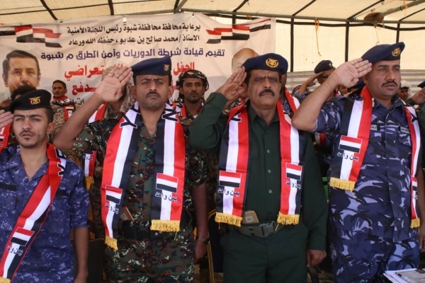 مصدر عسكري: وساطة قبلية تنجح في الإفراج عن ضباط اختطفهم تنظيم القاعدة بشبوة 